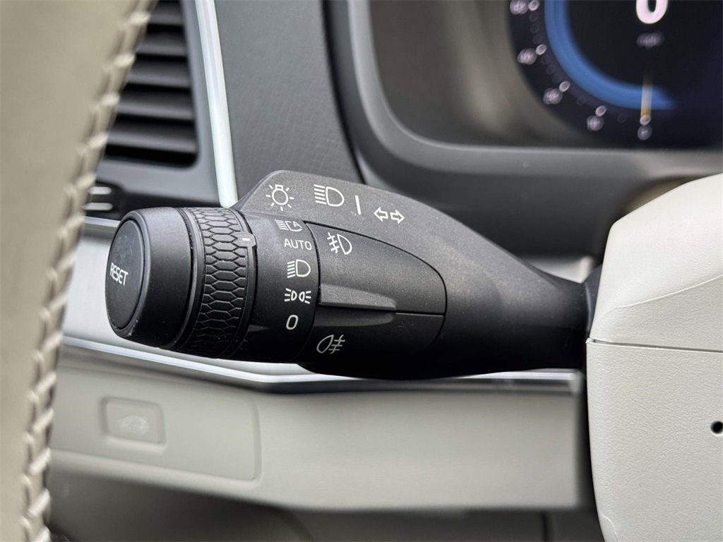 Certified 2024 Volvo XC90 B5 Core w/ Protection Package Premier image 21