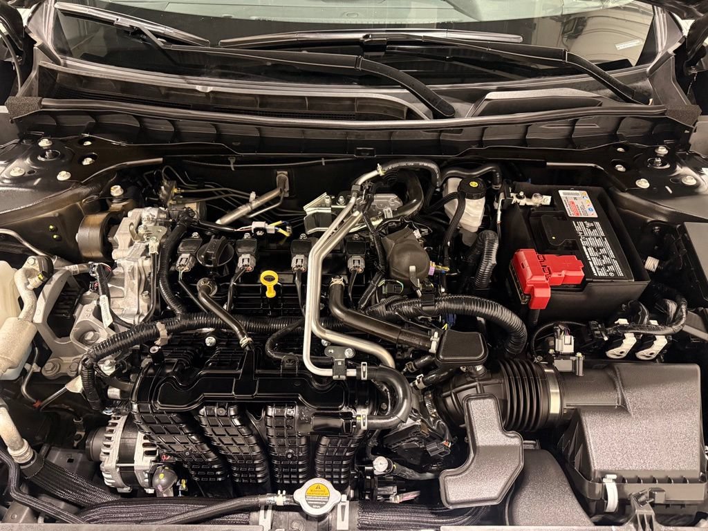 Used 2025 Nissan Altima 2.5 SR FWD image 11