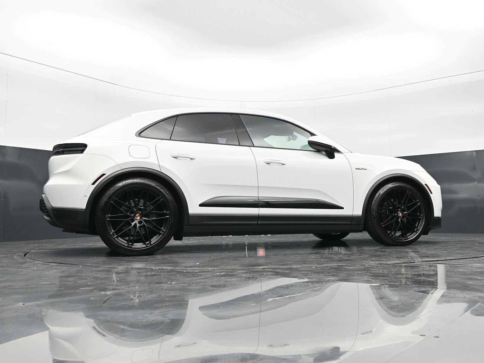 New 2025 Porsche Macan 4 Electric AWD/4WD image 46
