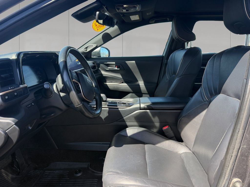 Used 2023 Toyota Crown Limited AWD/4WD image 10