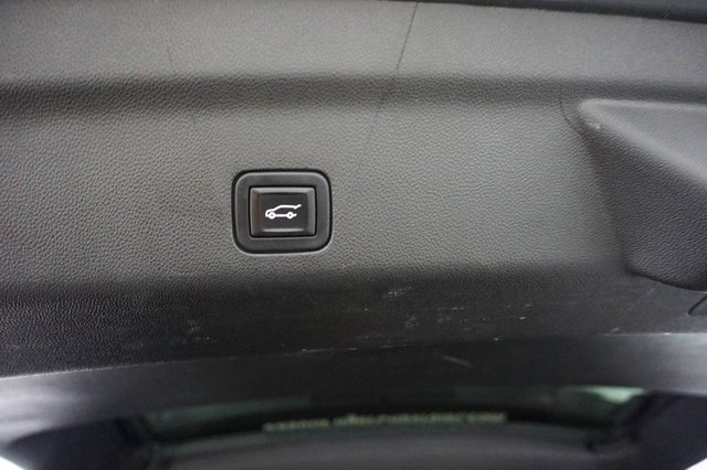 Used 2022 GMC Yukon SLT w/ SLT Premium Package image 24