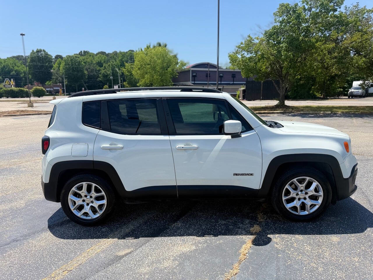 Used 2015 Jeep Renegade Latitude w/ Popular Equipment Group FWD image 3
