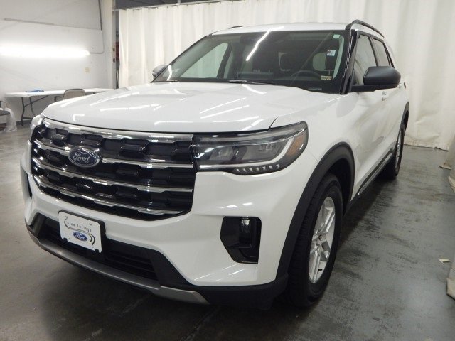 Used 2025 Ford Explorer Active w/ Active Comfort Package image 8
