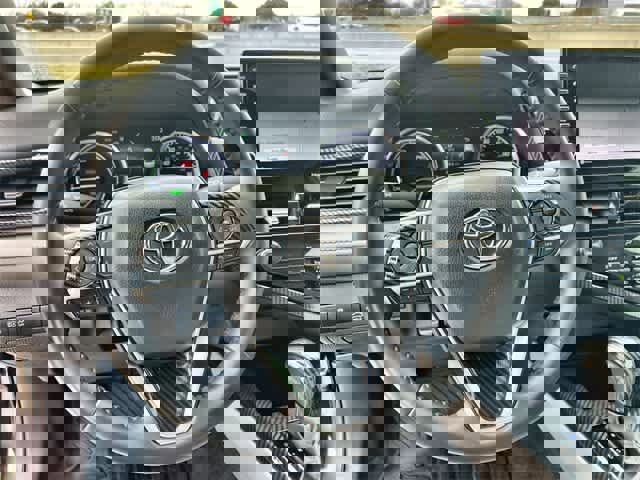 Used 2022 Toyota Camry XLE image 17