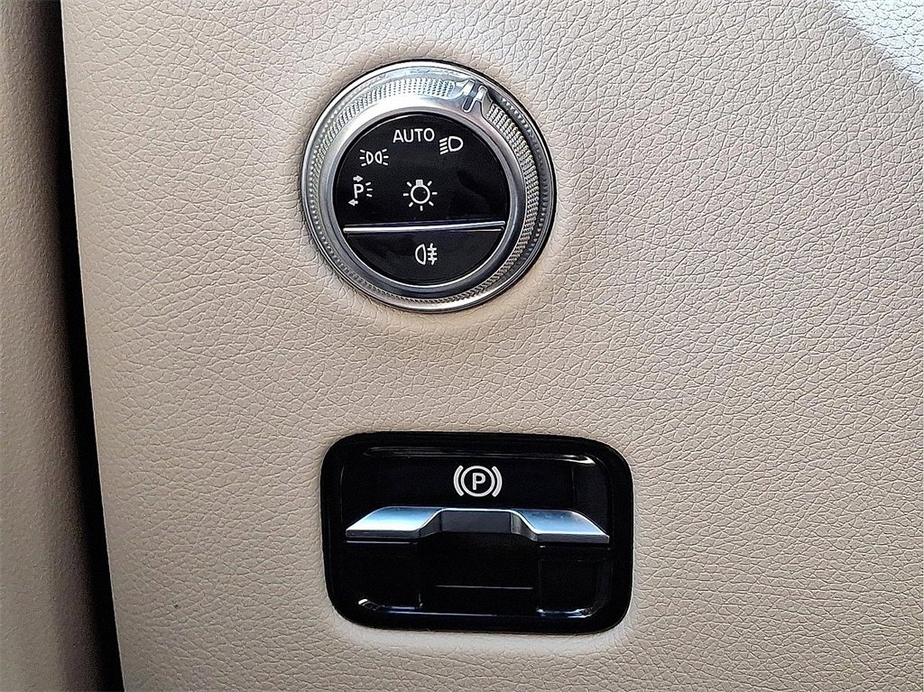 Used 2023 Mercedes-Benz GLC 300 4MATIC image 27