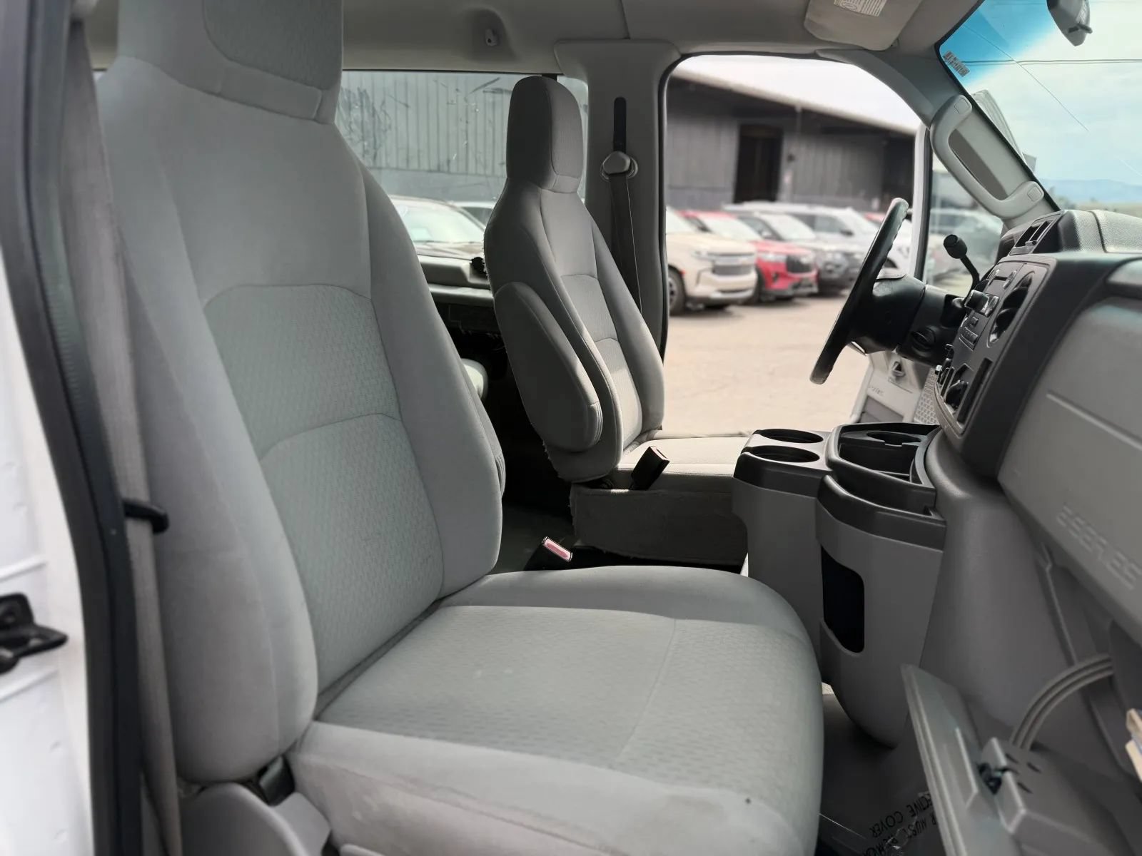 Used 2009 Ford E-350 and Econoline 350 XLT RWD image 18