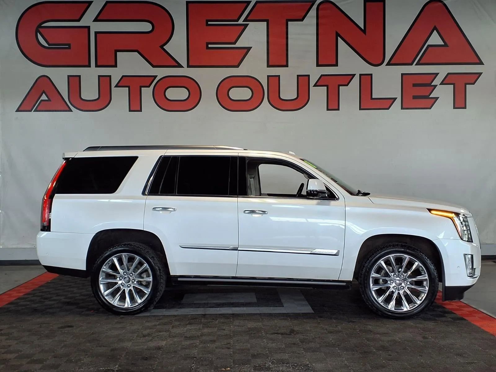 Used 2018 Cadillac Escalade Premium Luxury image 1