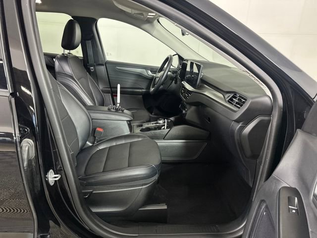 Used 2023 Ford Escape SE image 28