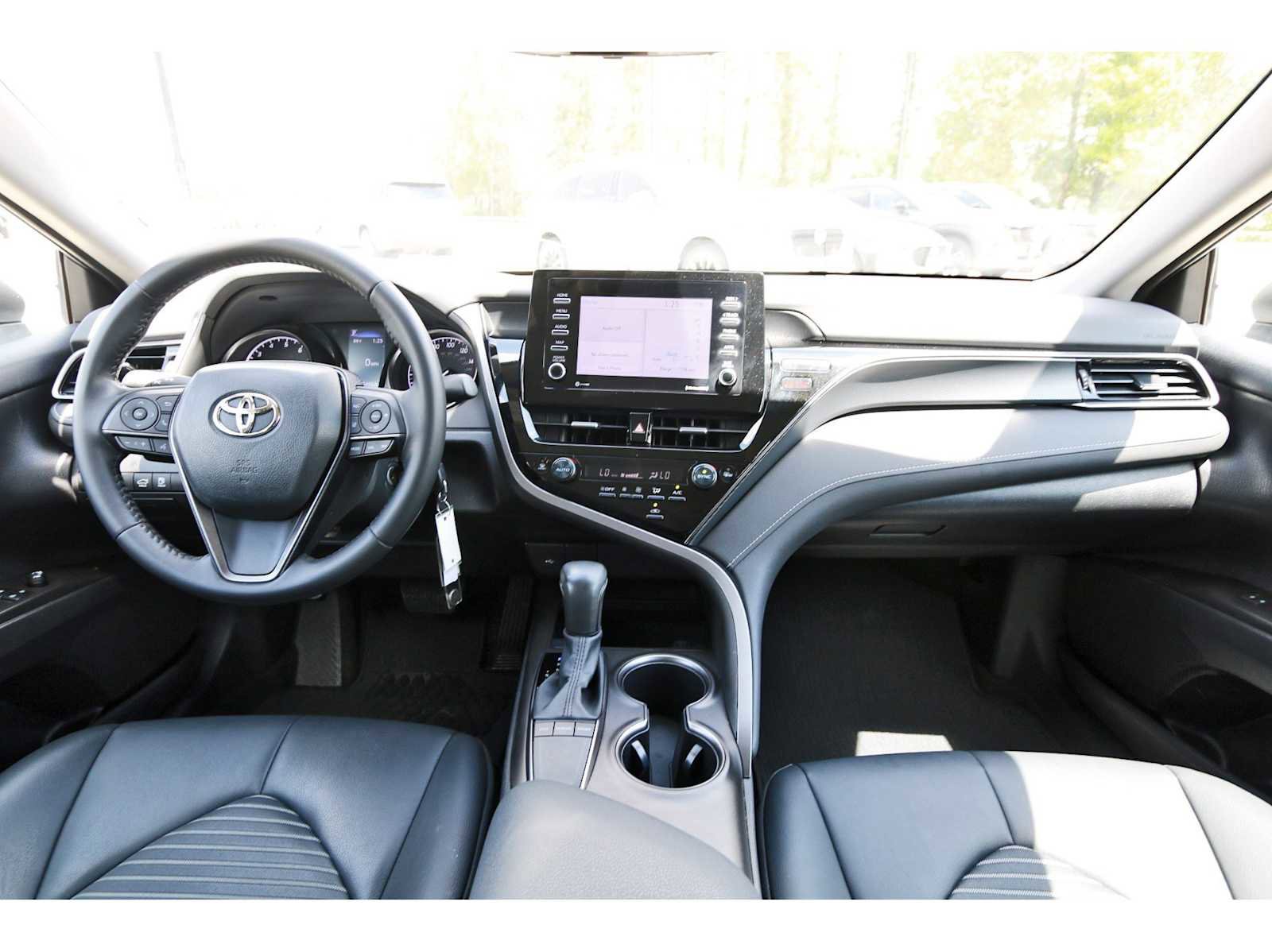 Used 2023 Toyota Camry SE image 7
