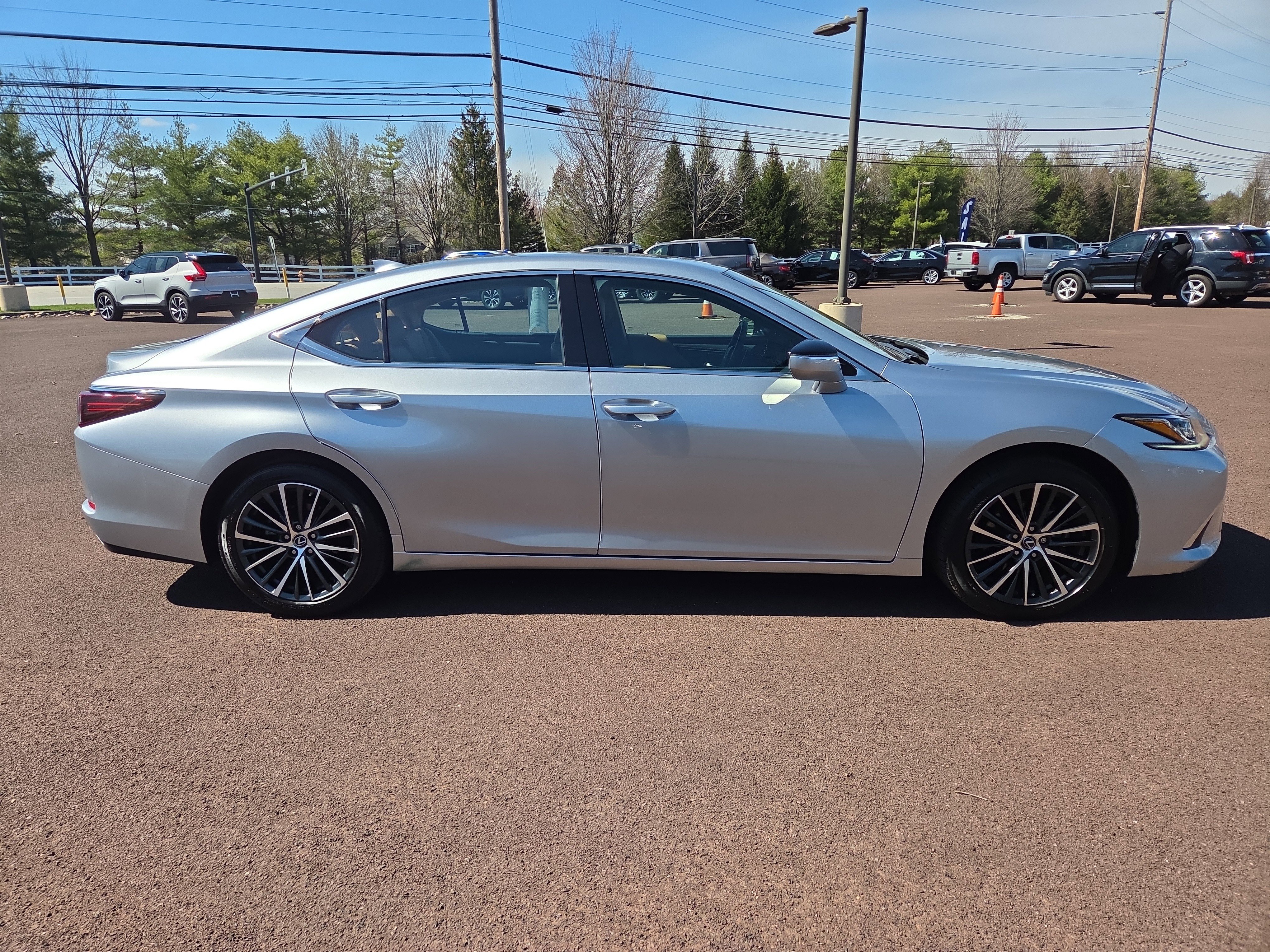Used 2024 Lexus ES 350 w/ Premium Package image 2