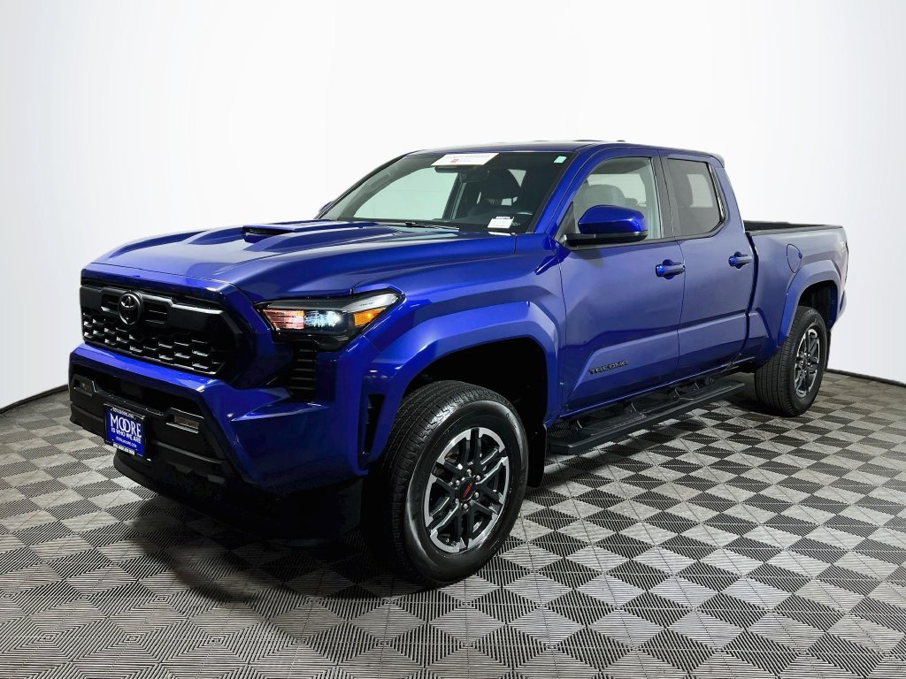 Certified 2025 Toyota Tacoma TRD Sport AWD/4WD image 3