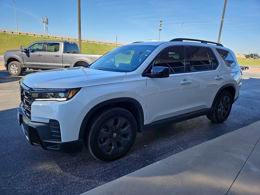 Used 2026 Honda Pilot Black Edition image 2