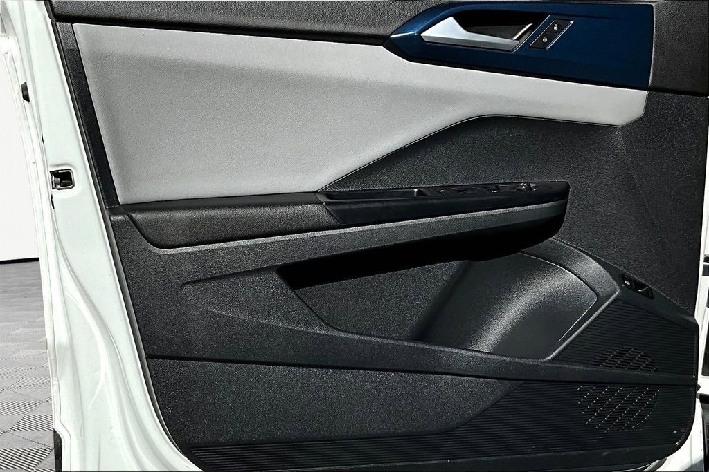 Used 2023 Volkswagen Taos SE image 18