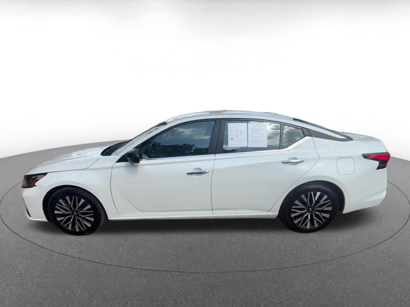Used 2025 Nissan Altima 2.5 SV FWD image 9