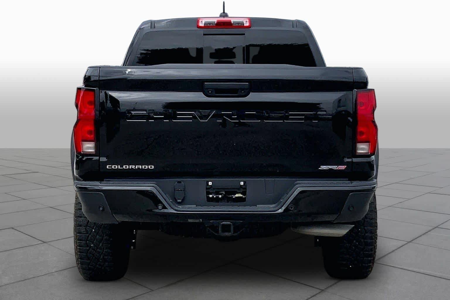Used 2024 Chevrolet Colorado ZR2 w/ Safety Package AWD/4WD image 4