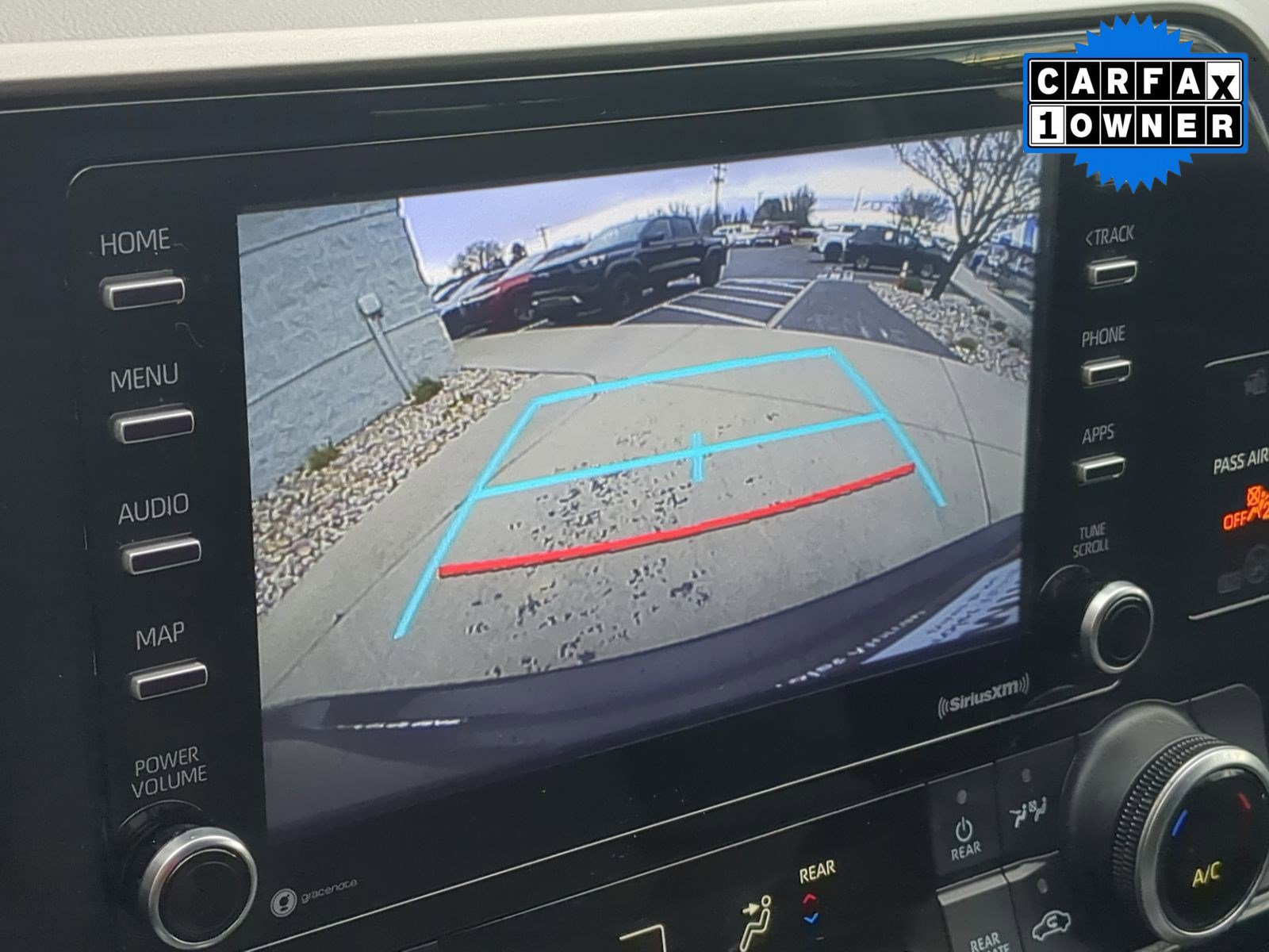 Used 2021 Toyota Highlander L image 17