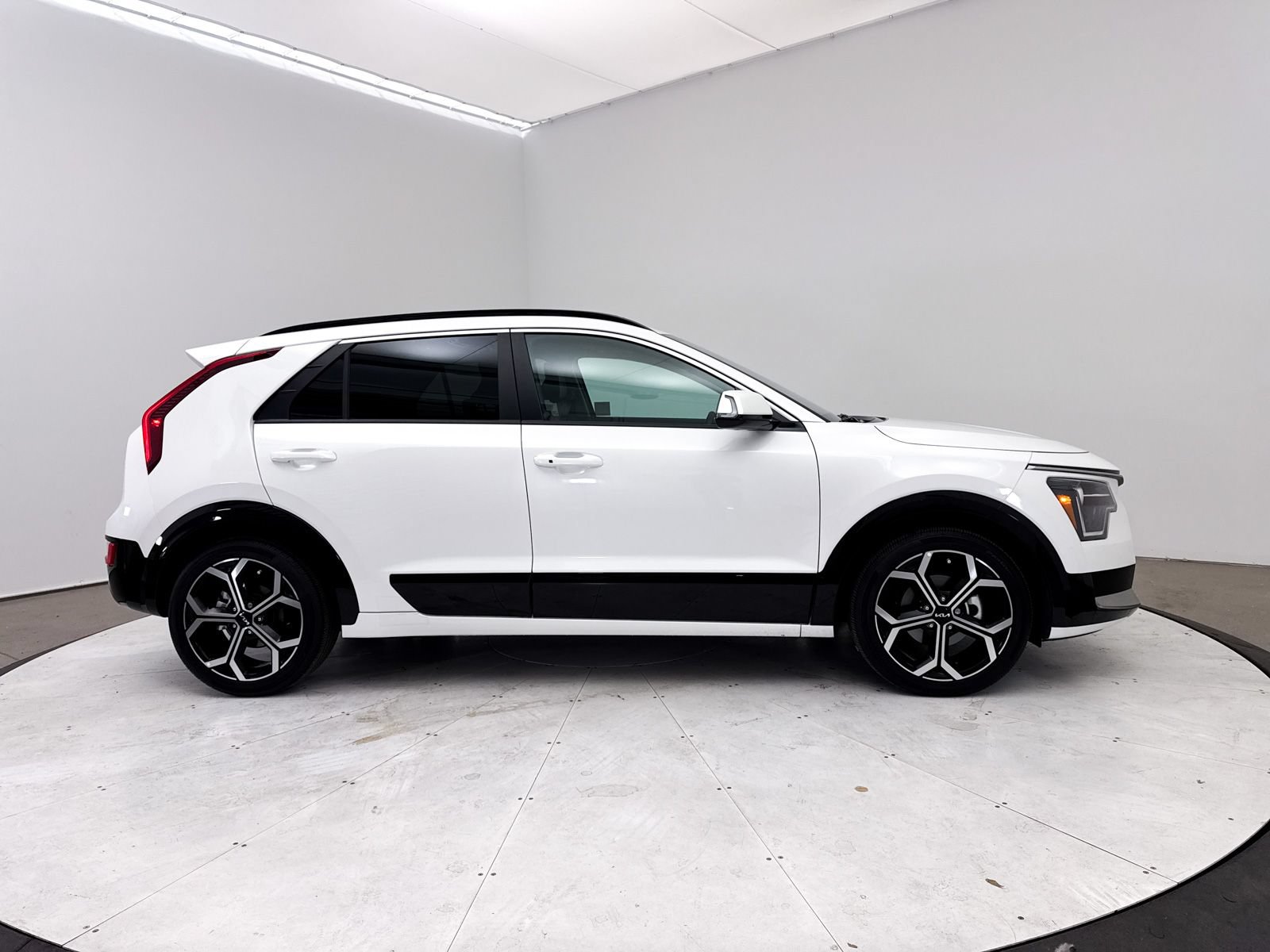 Used 2023 Kia Niro EX Touring FWD image 41