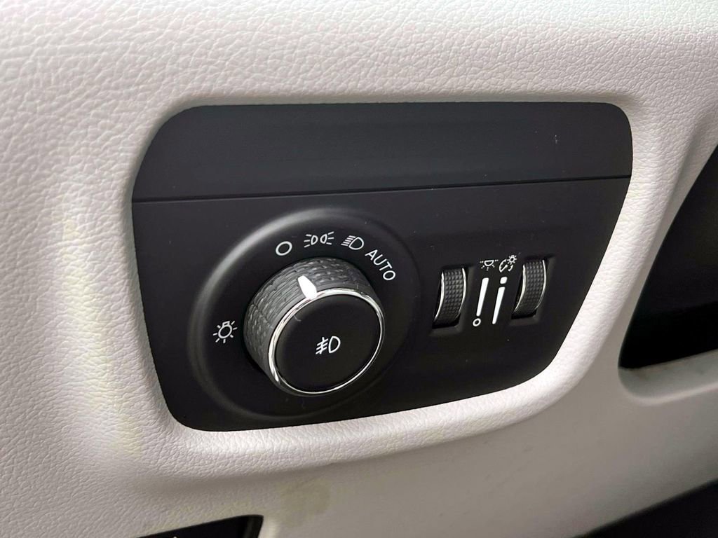 Certified 2022 Jeep Grand Cherokee L Overland AWD/4WD image 23