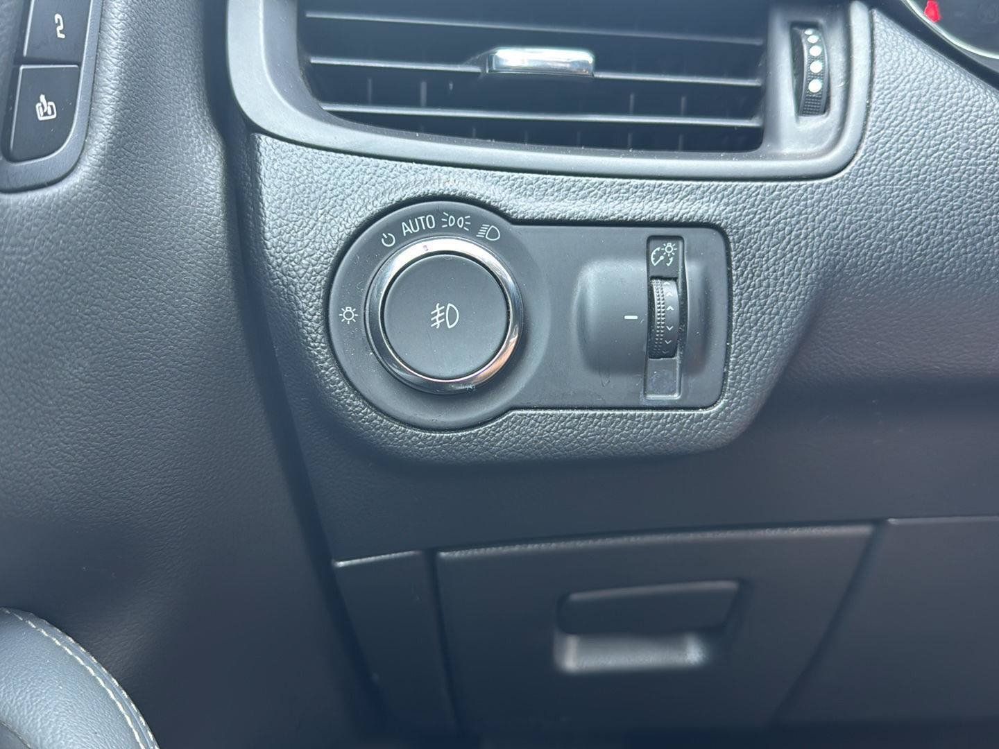 Used 2019 Buick Envision Essence FWD image 20