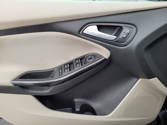 Used 2017 Ford Focus Electric Hatchback image 18