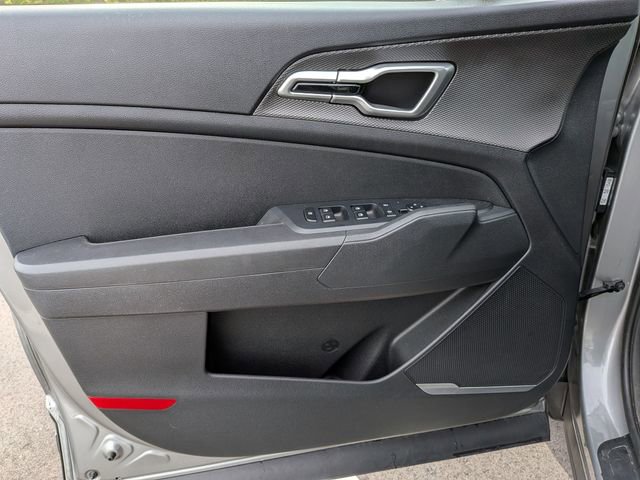 Used 2025 Kia Sportage LX FWD image 10