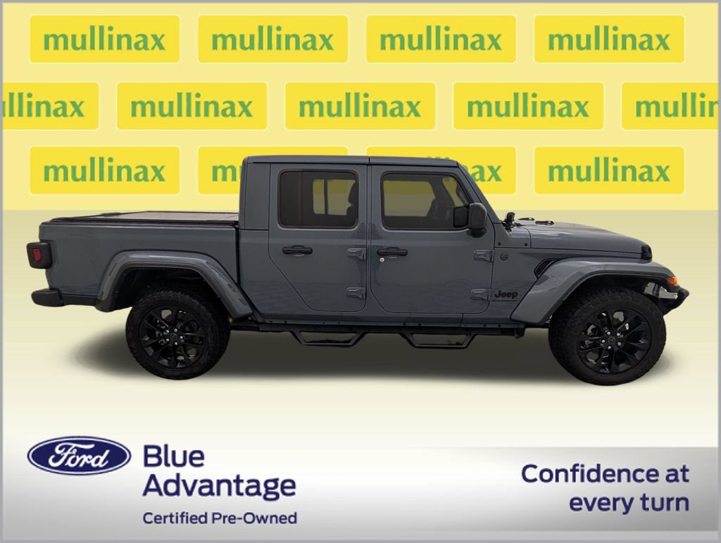 Used 2025 Jeep Gladiator Sport AWD/4WD image 2