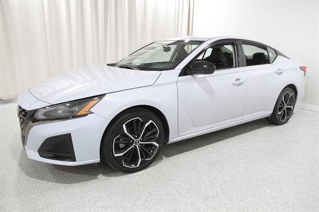 Used 2024 Nissan Altima 2.5 SR FWD image 3