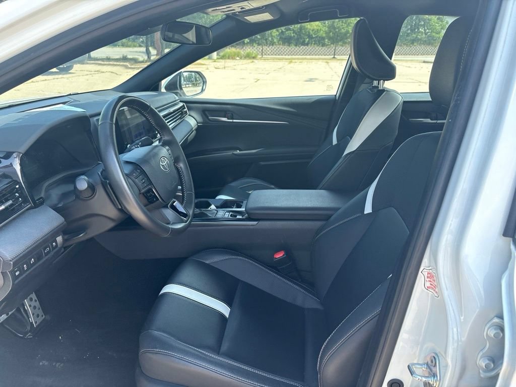 Used 2025 Toyota Camry SE FWD image 12