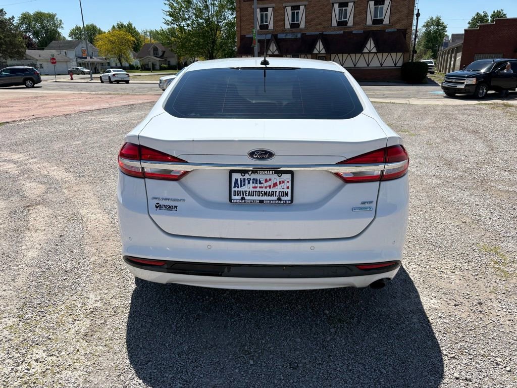 Used 2017 Ford Fusion SE w/ Fusion SE Technology Package FWD image 4