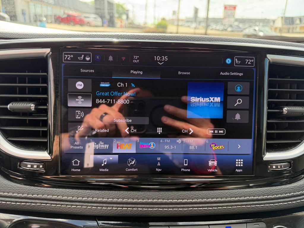 Used 2024 Chrysler Pacifica Limited FWD image 17