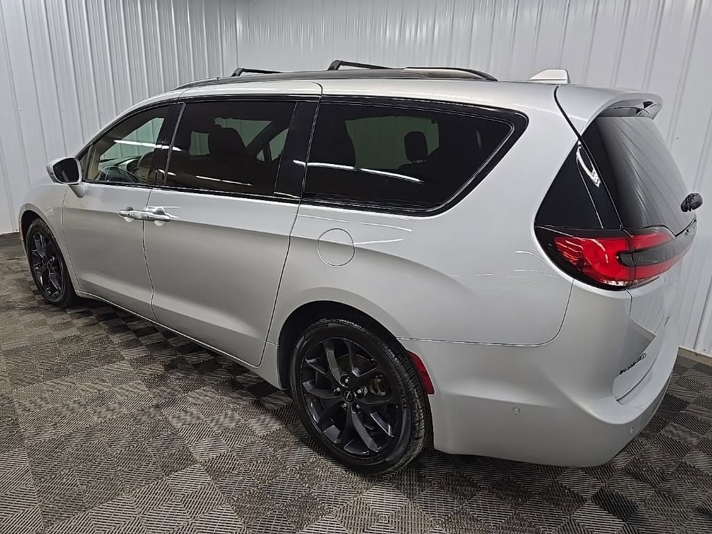 Used 2022 Chrysler Pacifica Limited w/ S Appearance Package image 9