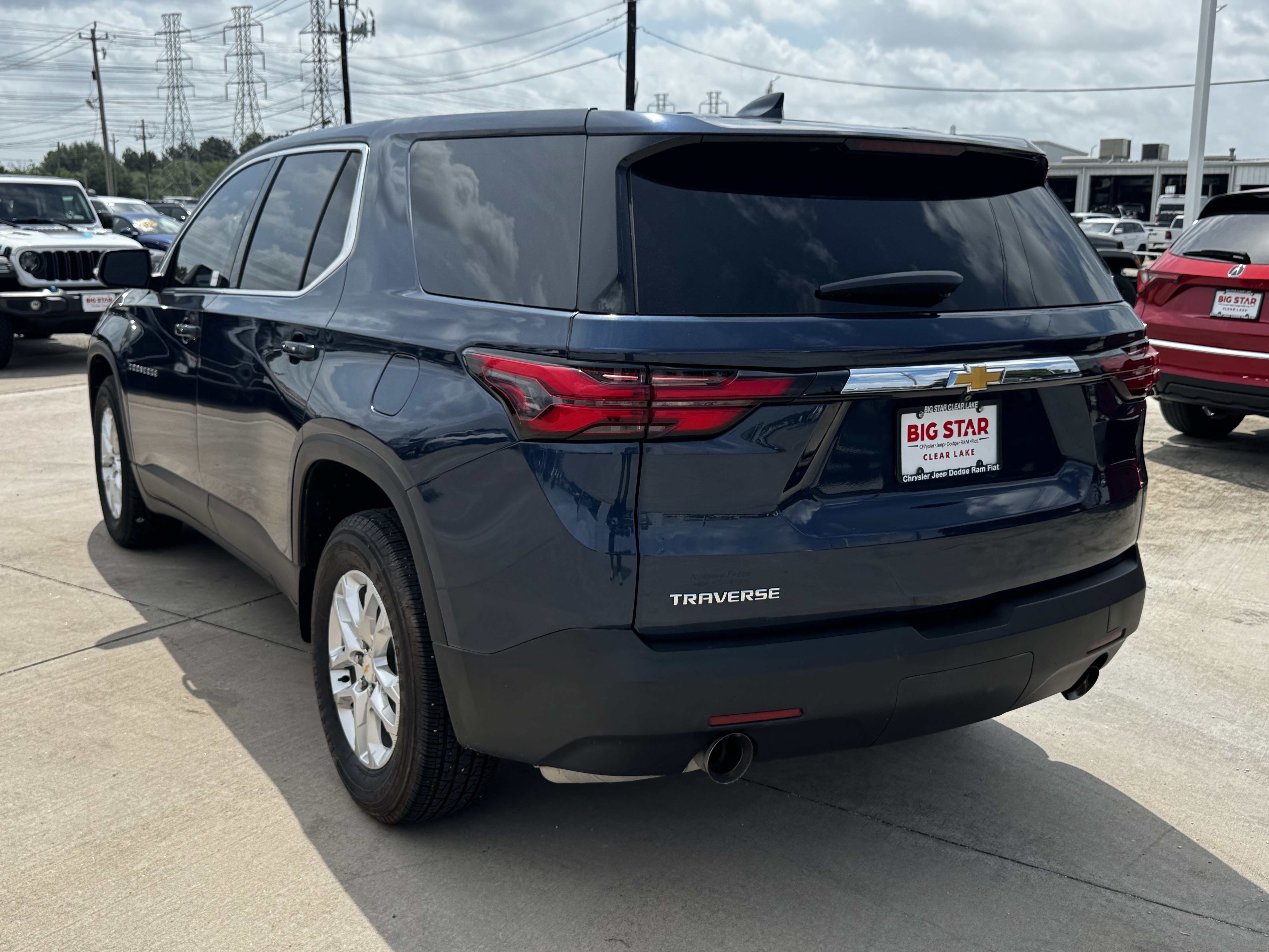 Used 2023 Chevrolet Traverse LS w/ Safety Package FWD image 8