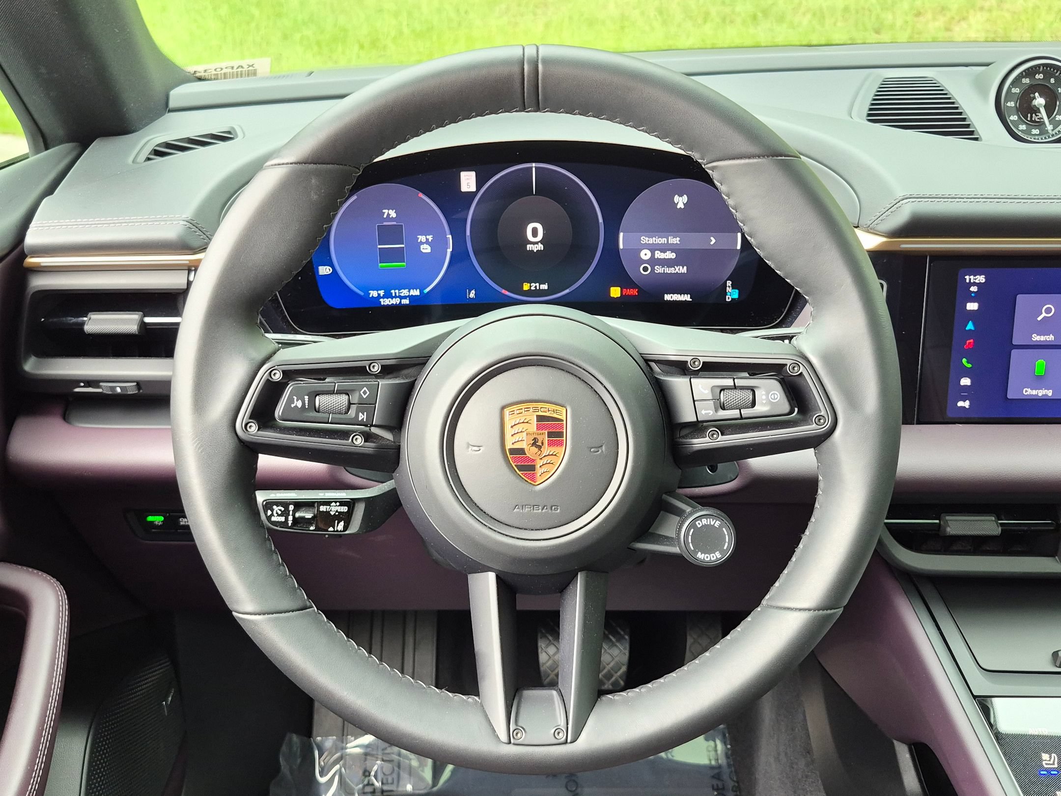 Certified 2025 Porsche Macan 4 Electric AWD/4WD image 8