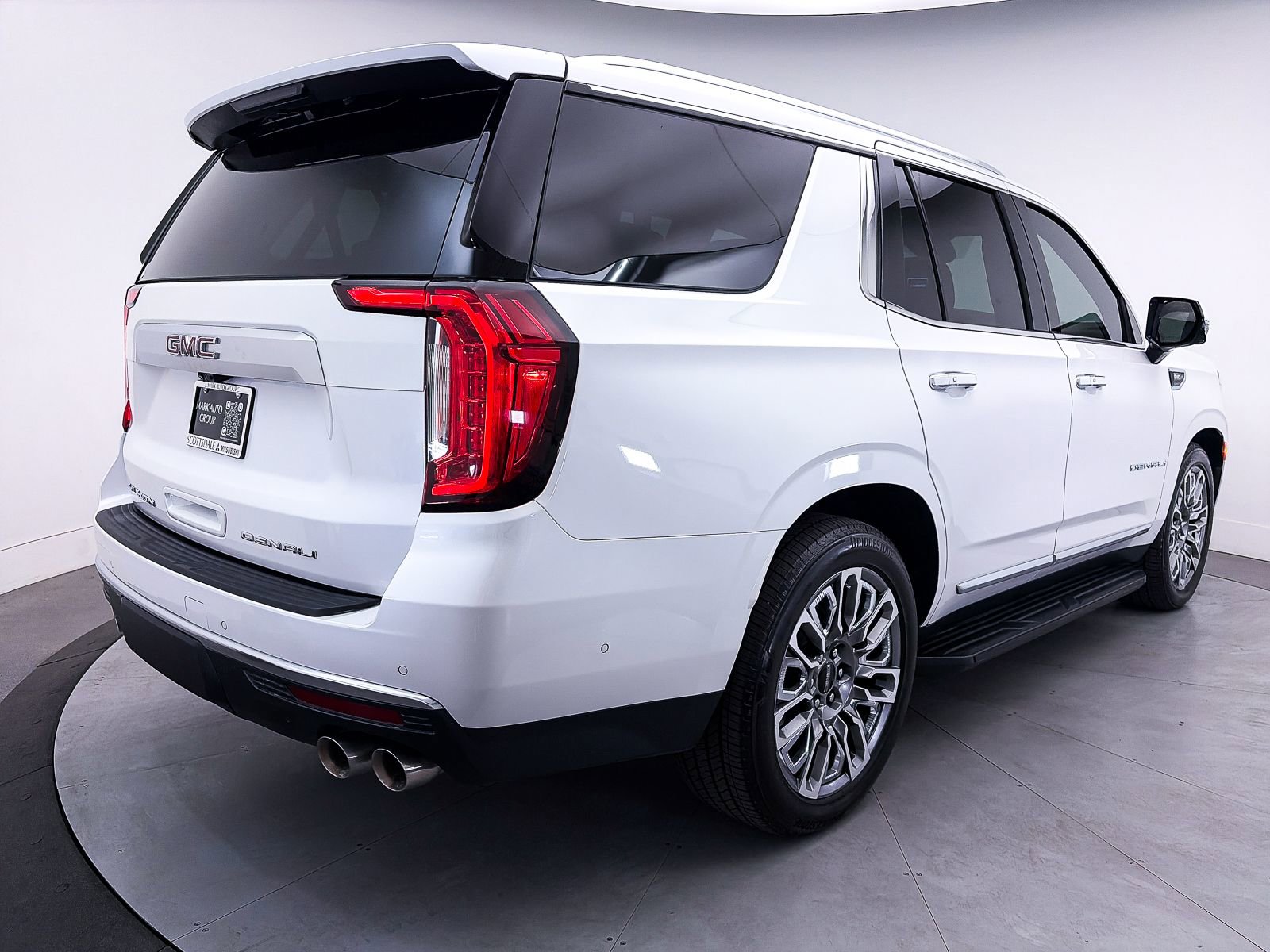 Used 2024 GMC Yukon Denali w/ Advanced Technology Package AWD/4WD image 20