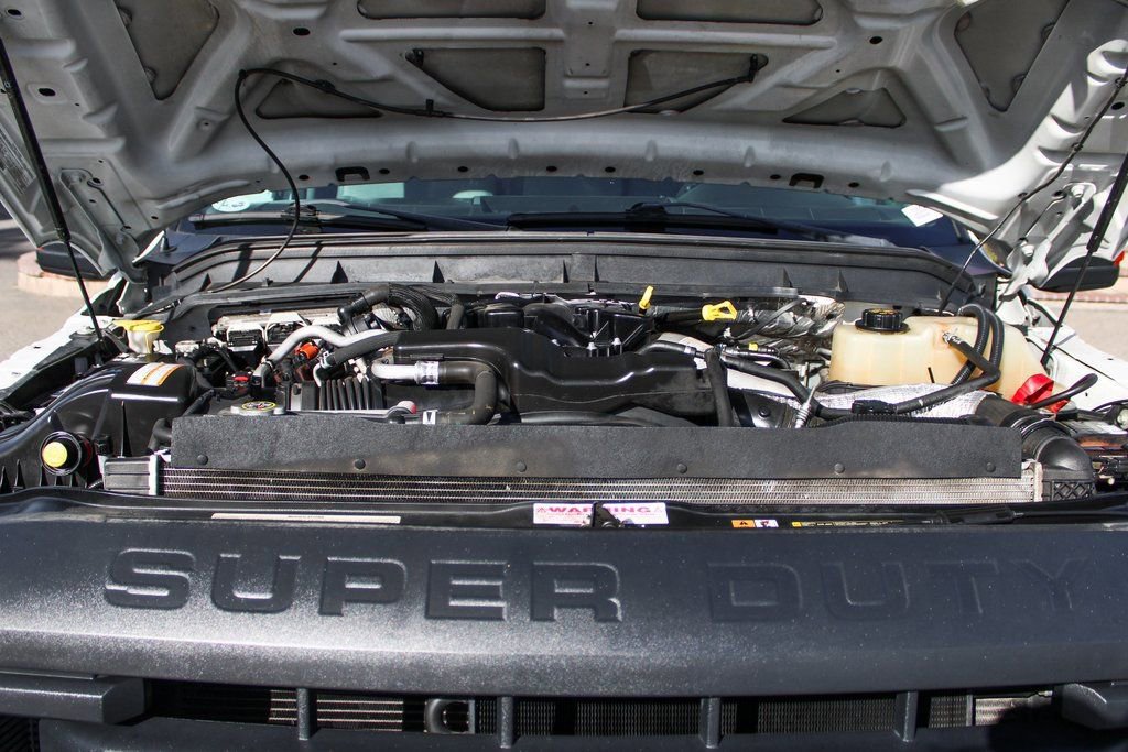 Used 2015 Ford F550 2WD Regular Cab Super Duty image 17