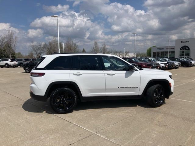 Certified 2023 Jeep Grand Cherokee Limited w/ Luxury Tech Group II AWD/4WD image 5