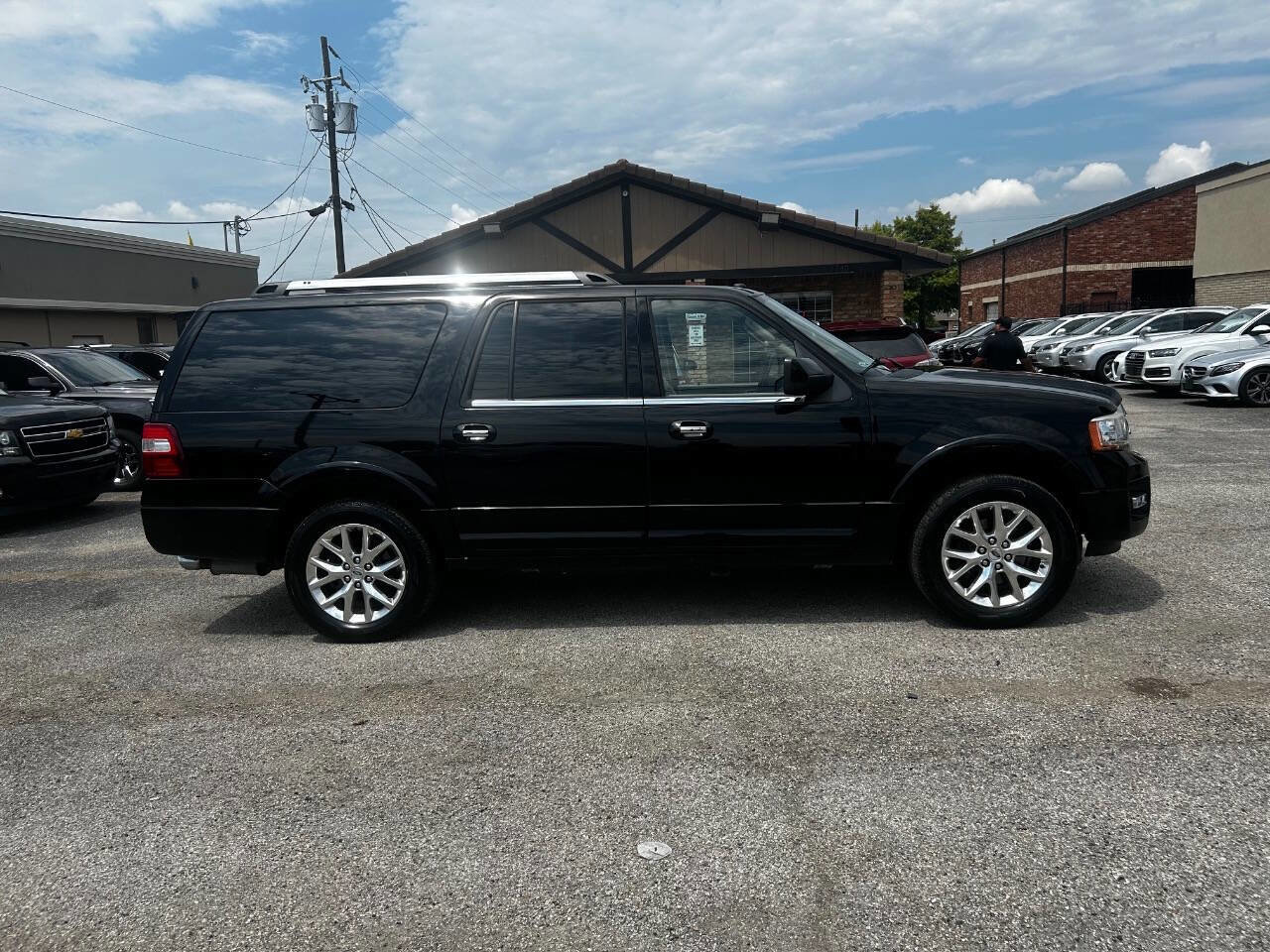 Used 2017 Ford Expedition Max Limited image 4