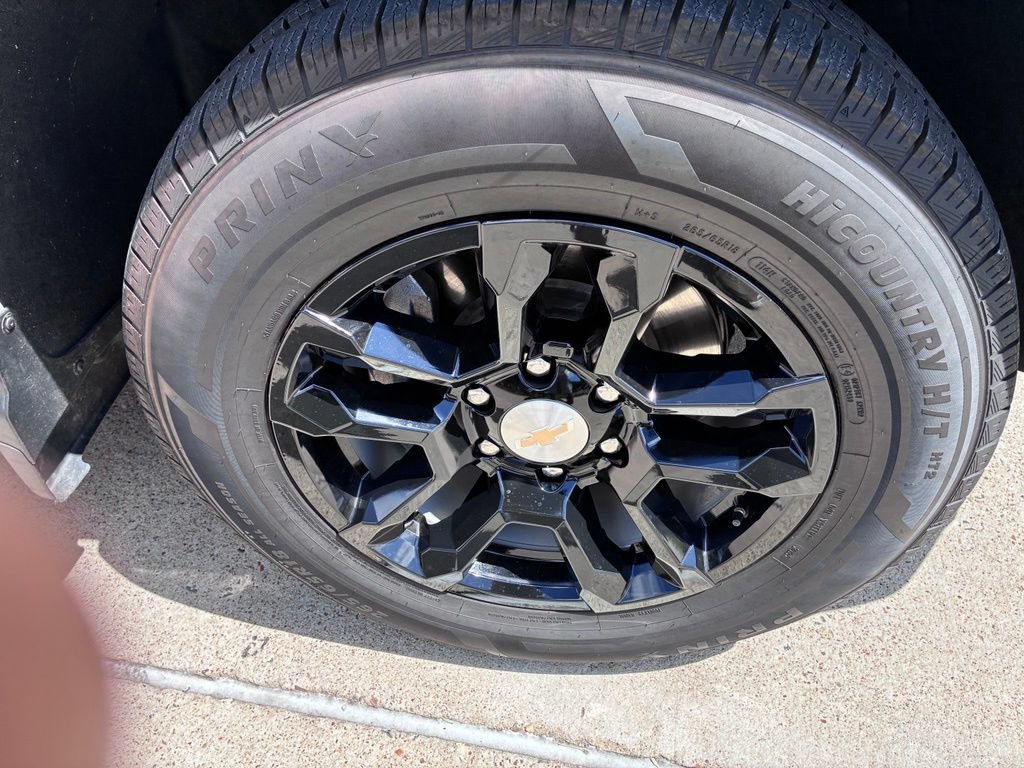 Used 2025 Chevrolet Silverado 1500 LT AWD/4WD image 3