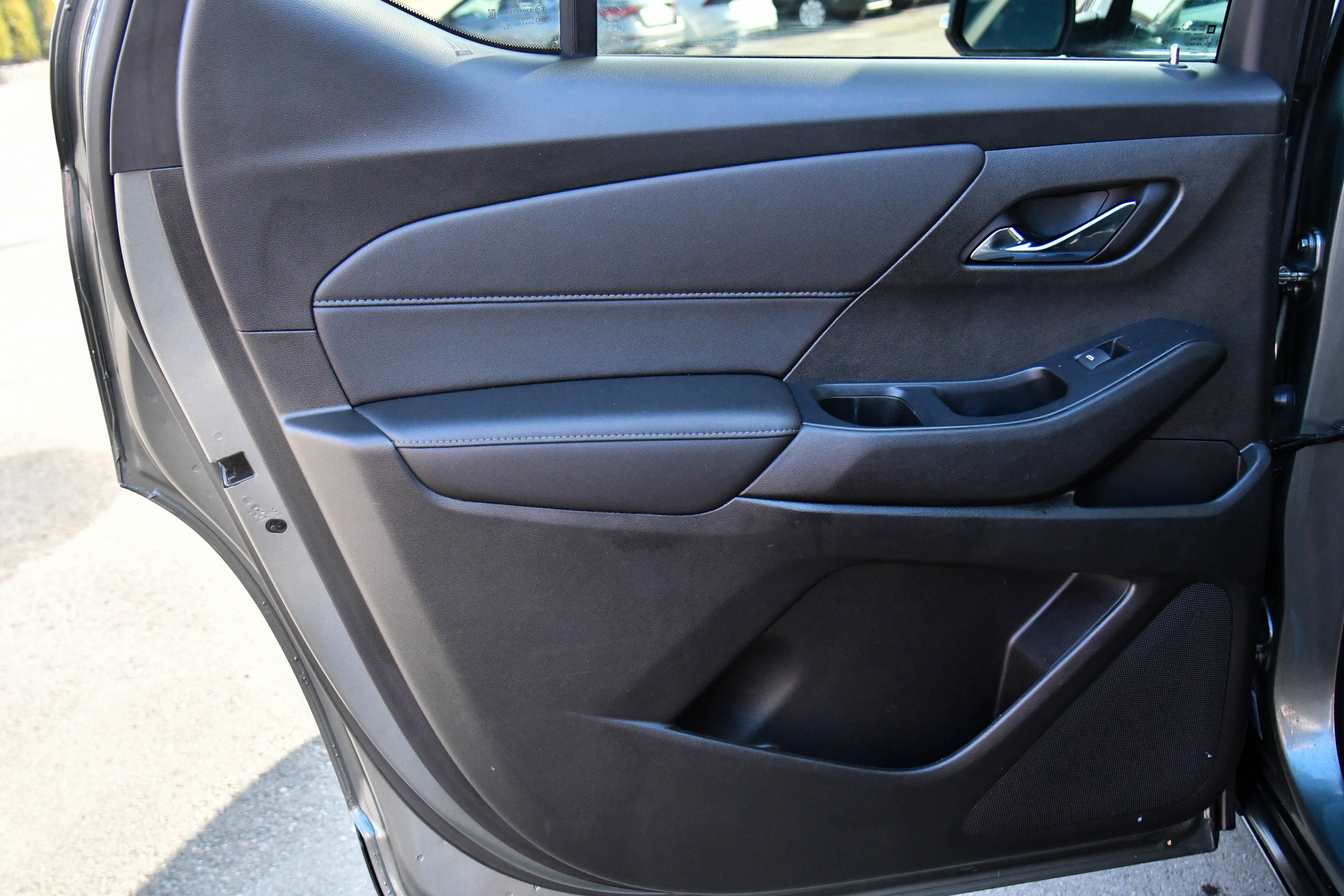 Used 2022 Chevrolet Traverse LT image 32