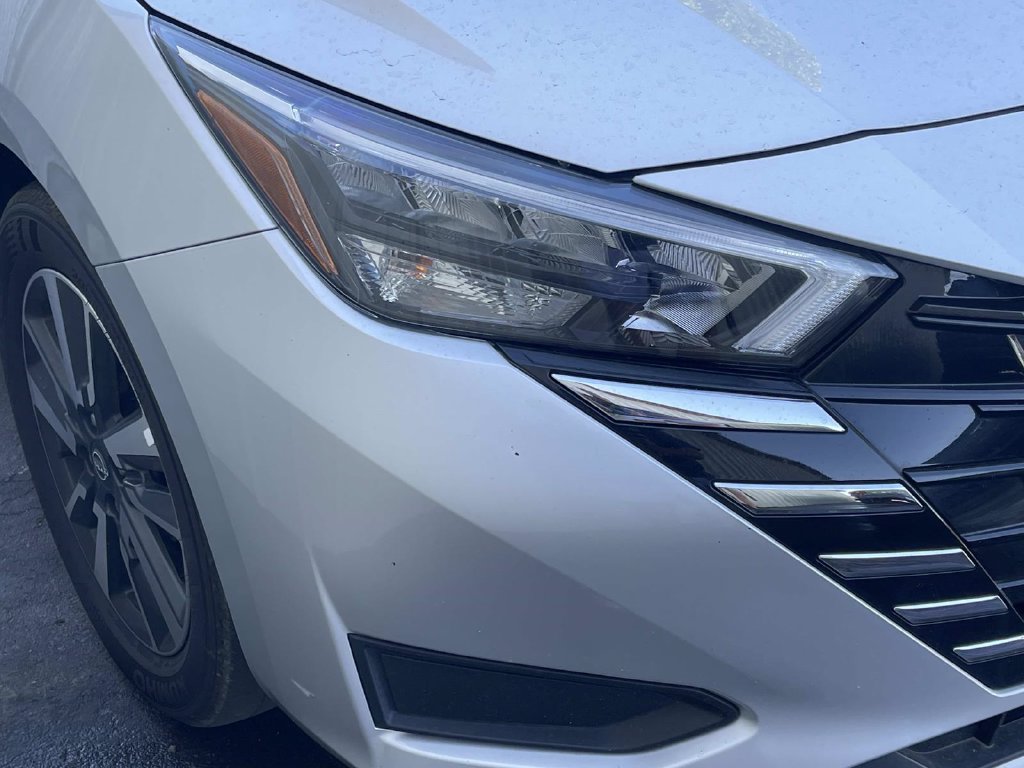 Used 2025 Nissan Versa SV FWD image 8