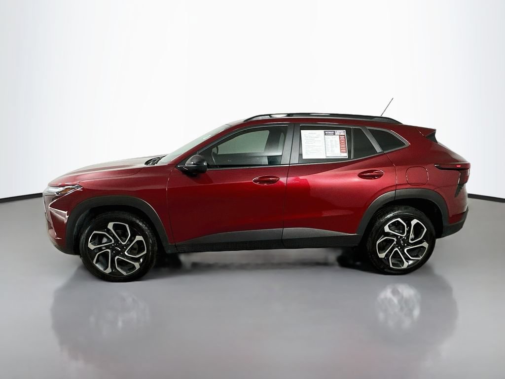 Used 2025 Chevrolet Trax RS w/ Sunroof Package FWD image 5