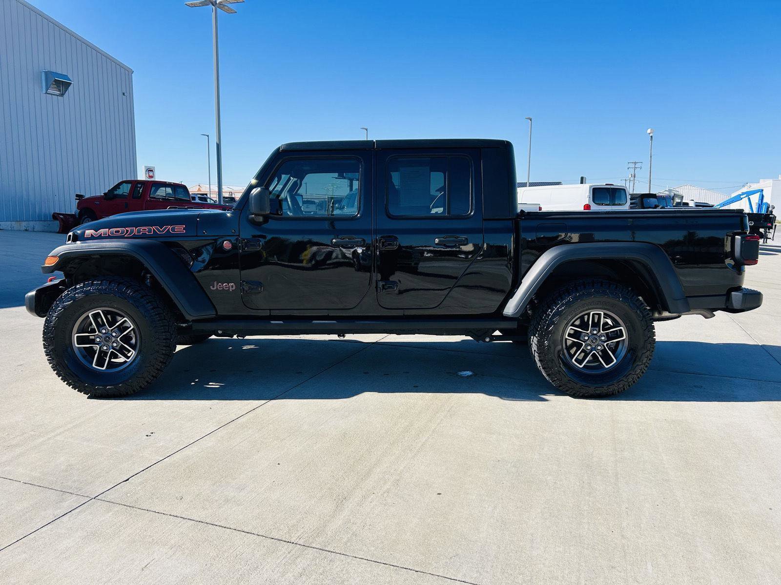 Used 2024 Jeep Gladiator Mojave w/ Technology Group image 34