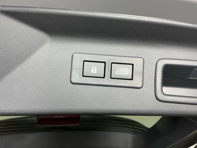 Used 2025 Subaru Forester Premium AWD/4WD image 12