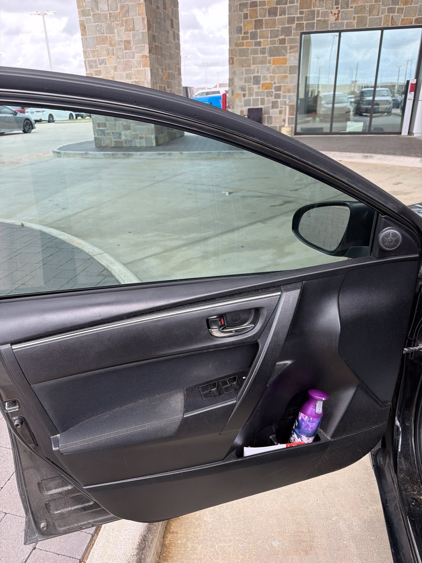 Used 2018 Toyota Corolla LE FWD image 11