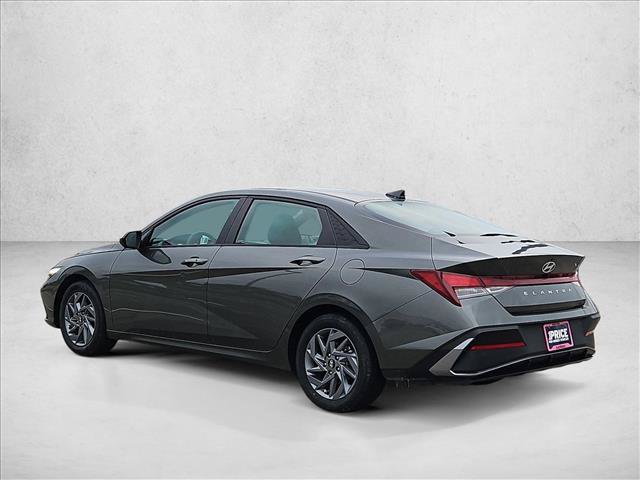 Used 2024 Hyundai Elantra SEL FWD image 7