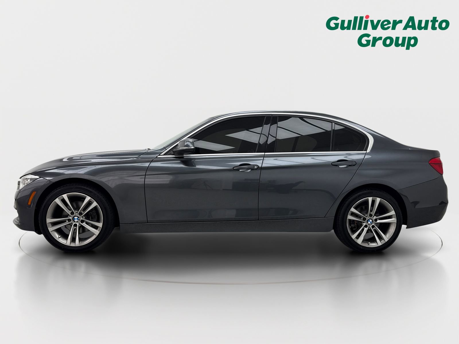 Used 2018 BMW 330i xDrive Sedan w/ Convenience Package AWD/4WD image 3