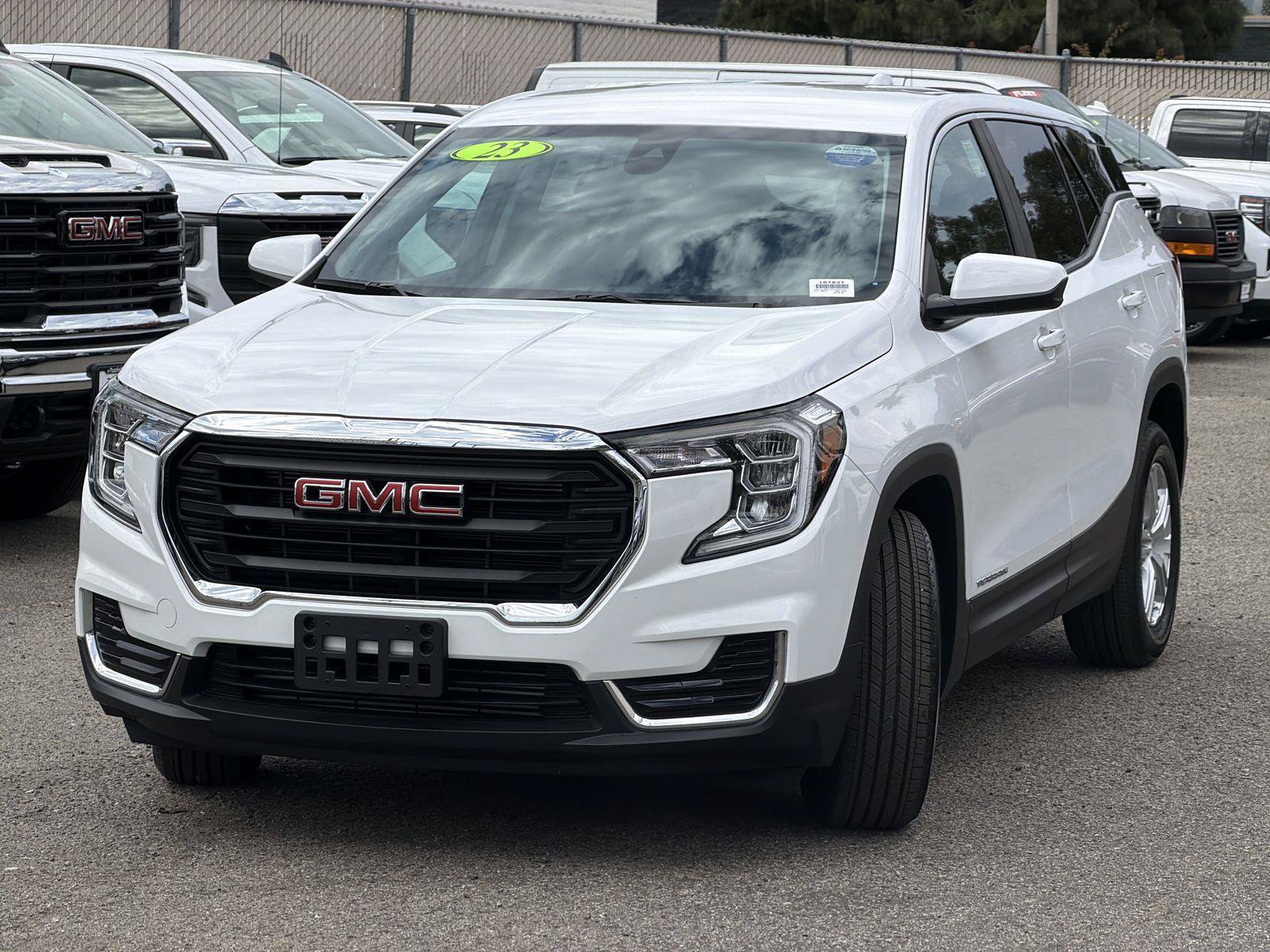 Used 2023 GMC Terrain SLE FWD image 3