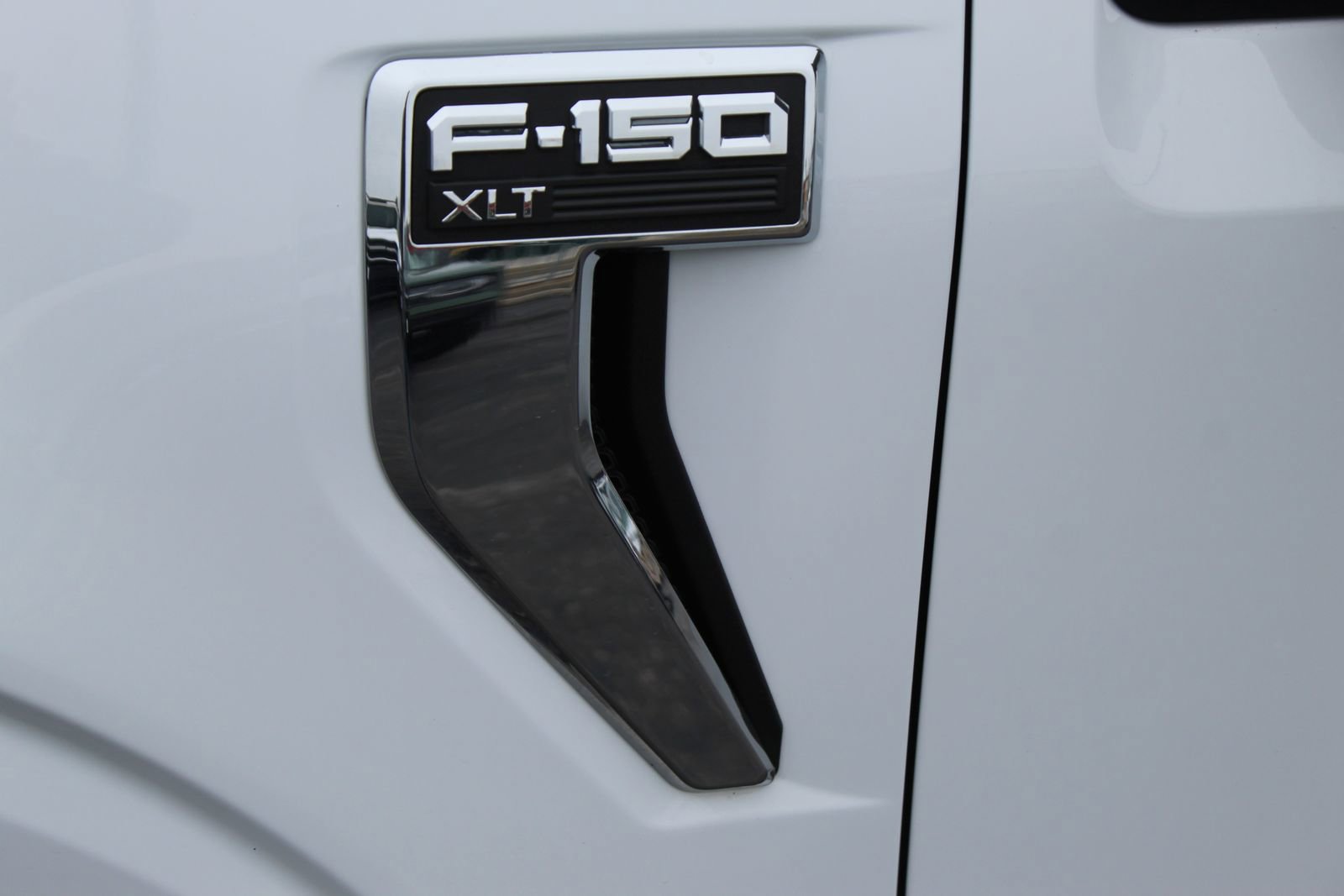 Used 2023 Ford F150 XLT w/ Equipment Group 302A High image 3