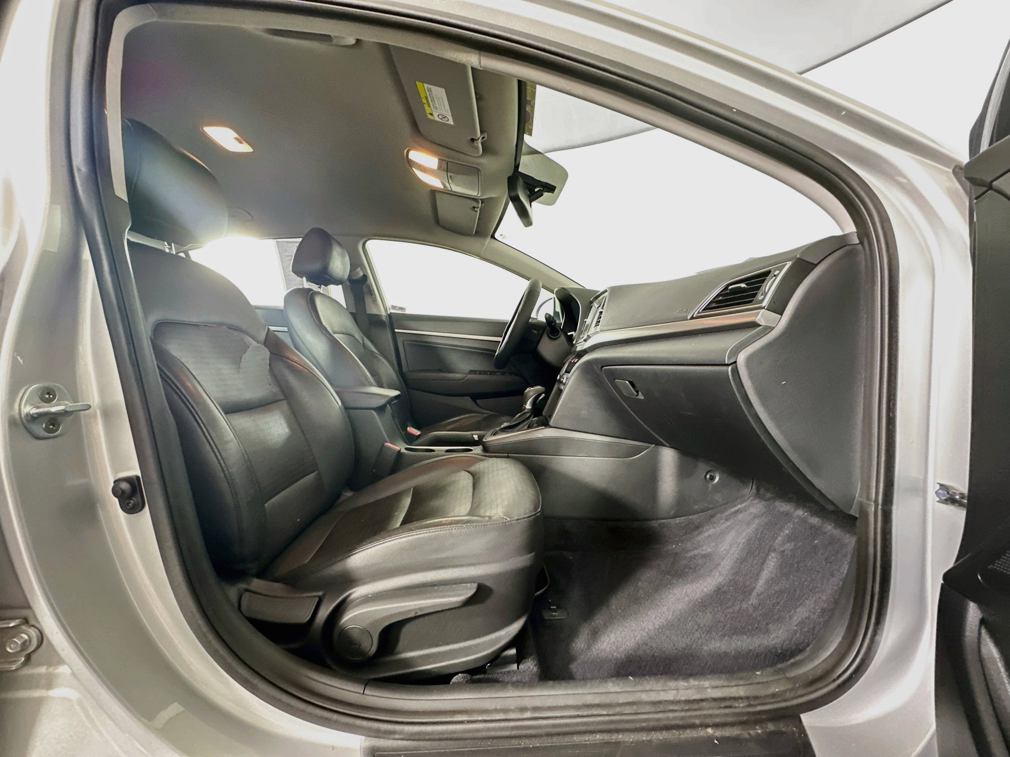 Used 2017 Hyundai Elantra Limited FWD image 31
