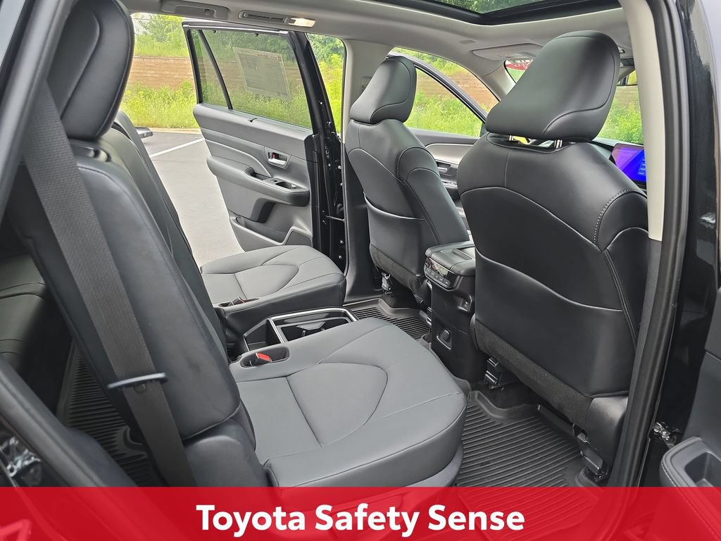 Certified 2025 Toyota Grand Highlander AWD image 14